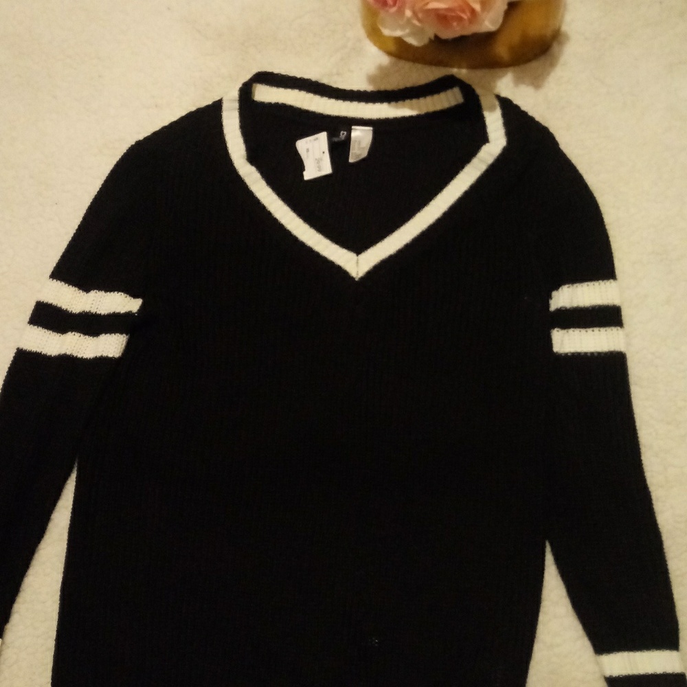 sweater - Picture 2 of 3